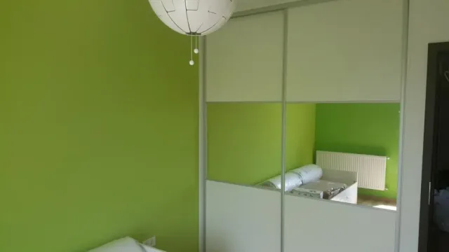 06-Toloajto-Design-Asztalos