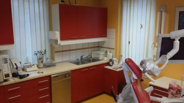 25-Uzletberendezes-Design-Asztalos