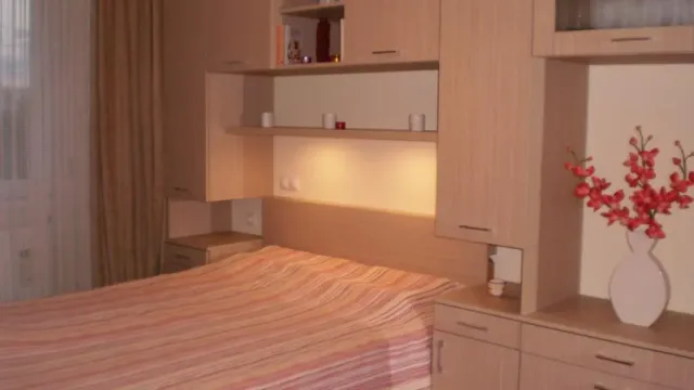 26-Haloszoba-Butor-Design-Asztalos